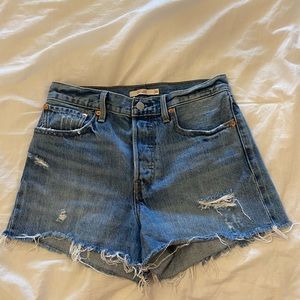 Women’s Levi Wedgie short